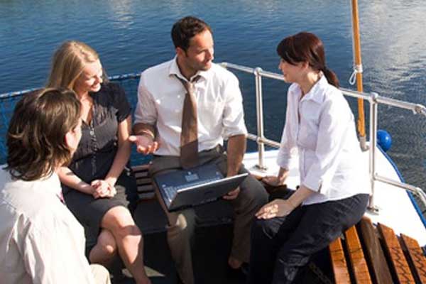 Teknede İş Toplantısı